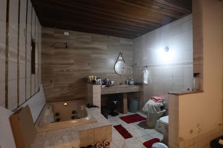 Casa à venda com 200m², 3 quartos e 3 vagasBanheiro da Suíte 2