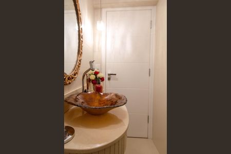 Casa à venda com 225m², 5 quartos e 4 vagas Casa à venda com 225m², 5 quartos e 4 vagasLavabo