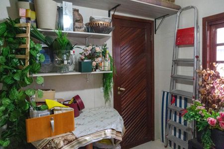 Casa à venda com 225m², 5 quartos e 4 vagas Casa à venda com 225m², 5 quartos e 4 vagasQuarto de Serviço