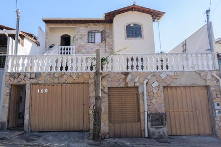 Casa para alugar com 108m², 2 quartos e 1 vagaFachada