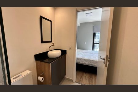 Studio para alugar com 27m², 1 quarto e sem vaga Studio para alugar com 27m², 1 quarto e sem vagaBanheiro social