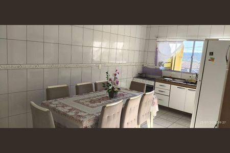 Casa à venda com 211m², 5 quartos e 4 vagas Casa à venda com 211m², 5 quartos e 4 vagasCozinha