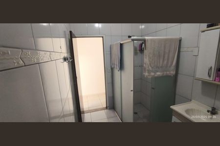 Casa à venda com 211m², 5 quartos e 4 vagas Casa à venda com 211m², 5 quartos e 4 vagasBanheiro