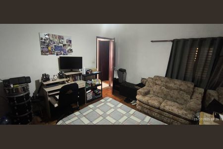 Casa à venda com 211m², 5 quartos e 4 vagas Casa à venda com 211m², 5 quartos e 4 vagasQuarto 4