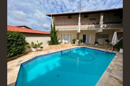 Casa à venda com 449m², 4 quartos e 6 vagas Casa à venda com 449m², 4 quartos e 6 vagasFoto 25