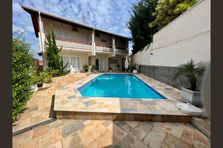 Casa à venda com 449m², 4 quartos e 6 vagas Casa à venda com 449m², 4 quartos e 6 vagasFoto 24