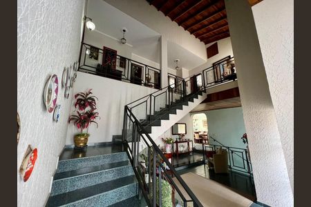 Casa à venda com 449m², 4 quartos e 6 vagas Casa à venda com 449m², 4 quartos e 6 vagasFoto 03