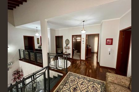 Casa à venda com 449m², 4 quartos e 6 vagas Casa à venda com 449m², 4 quartos e 6 vagasFoto 09