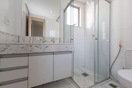 Apartamento à venda com 72m², 2 quartos e 2 vagas Apartamento à venda com 72m², 2 quartos e 2 vagasBanheiro da Suíte