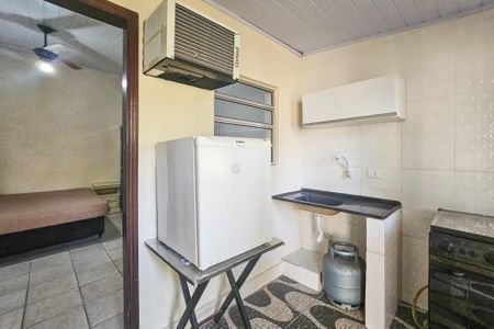 Cozinha de casa para alugar com 1 quarto, 18m² em Vila Rosalina, Guarujá