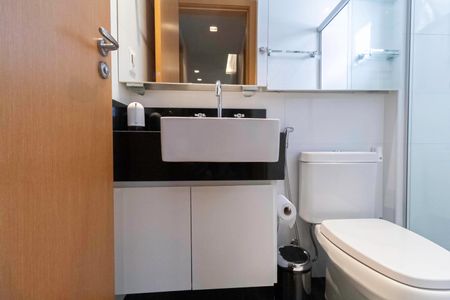 Apartamento à venda com 64m², 2 quartos e 2 vagas Apartamento à venda com 64m², 2 quartos e 2 vagasBanheiro social