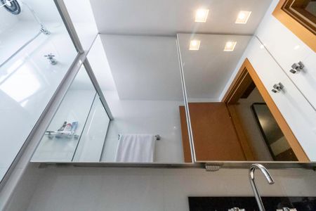 Apartamento à venda com 64m², 2 quartos e 2 vagas Apartamento à venda com 64m², 2 quartos e 2 vagasBanheiro da suíte 2