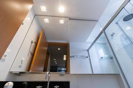 Apartamento à venda com 64m², 2 quartos e 2 vagas Apartamento à venda com 64m², 2 quartos e 2 vagasBanheiro social