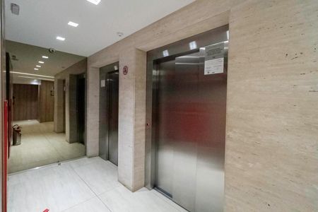 Apartamento à venda com 64m², 2 quartos e 2 vagas Apartamento à venda com 64m², 2 quartos e 2 vagasHall social