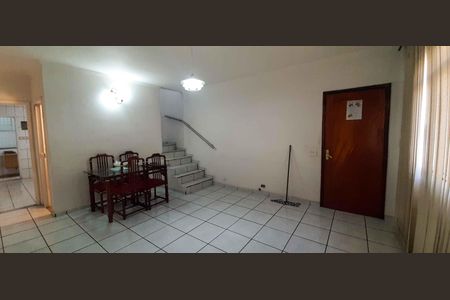 Casa para alugar com 125m², 4 quartos e 2 vagasSala