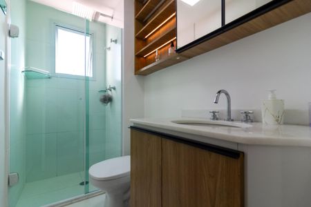 Apartamento à venda com 66m², 2 quartos e 2 vagasBanheiro da Suíte