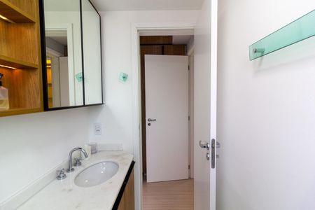 Apartamento à venda com 66m², 2 quartos e 2 vagasBanheiro da Suíte