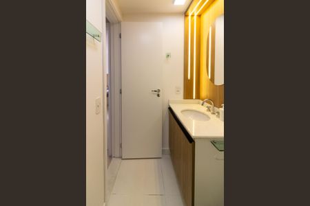 Apartamento à venda com 66m², 2 quartos e 2 vagasBanheiro Social