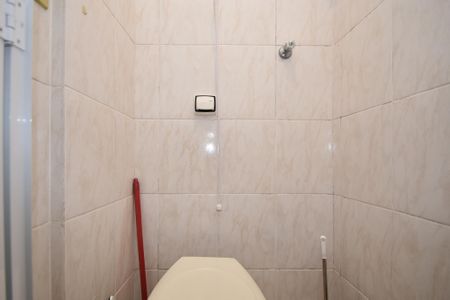 Apartamento à venda com 71m², 2 quartos e sem vaga Apartamento à venda com 71m², 2 quartos e sem vagaBanheiro de serviço