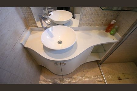 Apartamento para alugar com 107m², 2 quartos e 3 vagas Apartamento para alugar com 107m², 2 quartos e 3 vagasBanheiro da Suíte Master