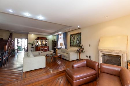 Casa para alugar com 515m², 4 quartos e 4 vagas Casa para alugar com 515m², 4 quartos e 4 vagasSala