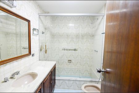 Apartamento à venda com 136m², 3 quartos e 1 vaga Apartamento à venda com 136m², 3 quartos e 1 vagaSuíte Banheiro