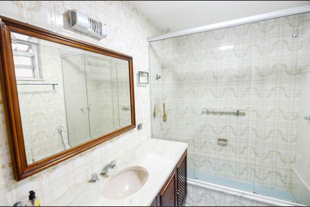 Apartamento à venda com 136m², 3 quartos e 1 vaga Apartamento à venda com 136m², 3 quartos e 1 vagaSuíte Banheiro