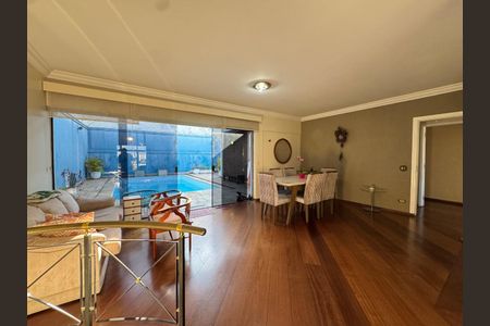 Casa à venda com 264m², 4 quartos e 5 vagas Casa à venda com 264m², 4 quartos e 5 vagasFoto 14