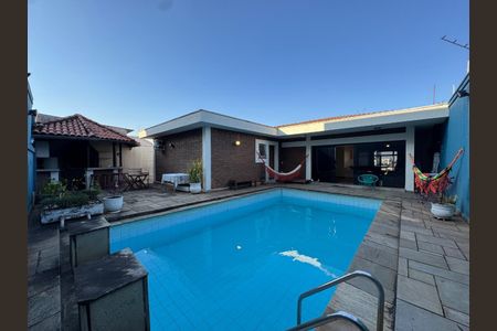 Casa à venda com 264m², 4 quartos e 5 vagas Casa à venda com 264m², 4 quartos e 5 vagasFoto 01