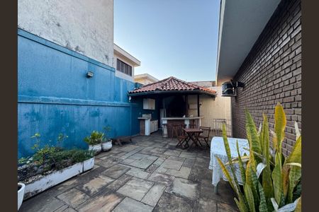 Casa à venda com 264m², 4 quartos e 5 vagas Casa à venda com 264m², 4 quartos e 5 vagasFoto 02