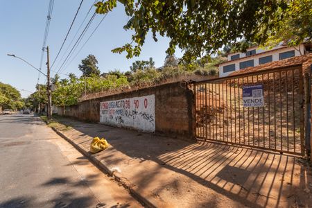 Casa para alugar com 1400m², 4 quartos e 3 vagasFachada