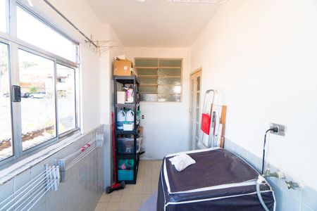 Casa 1 - Lavanderia de casa à venda com 4 quartos, 240m² em Vila Guarani (zona Sul), São Paulo