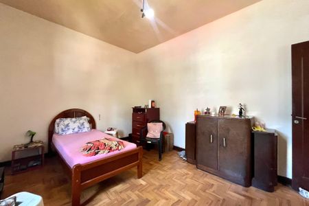 Casa à venda com 180m², 3 quartos e 6 vagas Casa à venda com 180m², 3 quartos e 6 vagasQuarto 1