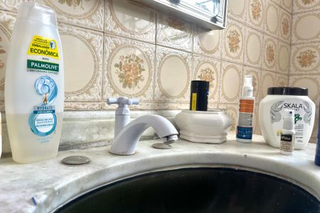 Casa à venda com 180m², 3 quartos e 6 vagas Casa à venda com 180m², 3 quartos e 6 vagasBanheiro Social