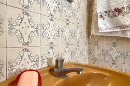 Casa à venda com 180m², 3 quartos e 6 vagas Casa à venda com 180m², 3 quartos e 6 vagasBanheiro Social 2