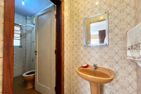 Casa à venda com 180m², 3 quartos e 6 vagas Casa à venda com 180m², 3 quartos e 6 vagasBanheiro Social 2