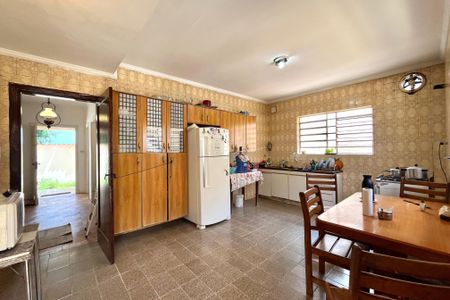 Casa à venda com 180m², 3 quartos e 6 vagas Casa à venda com 180m², 3 quartos e 6 vagasCozinha