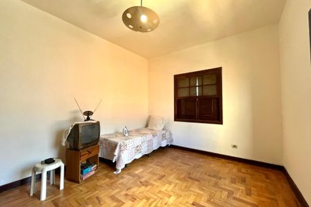 Casa à venda com 180m², 3 quartos e 6 vagas Casa à venda com 180m², 3 quartos e 6 vagasQuarto 3