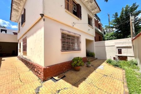 Casa à venda com 180m², 3 quartos e 6 vagas Casa à venda com 180m², 3 quartos e 6 vagasÁrea externa