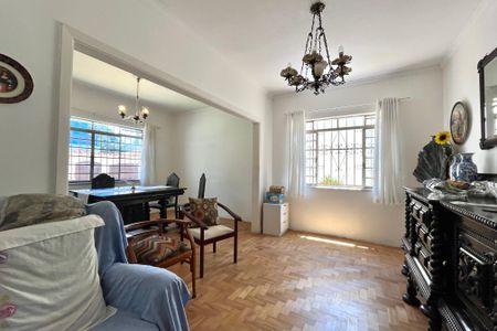 Casa à venda com 180m², 3 quartos e 6 vagas Casa à venda com 180m², 3 quartos e 6 vagasSala