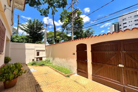 Casa à venda com 180m², 3 quartos e 6 vagas Casa à venda com 180m², 3 quartos e 6 vagasÁrea externa