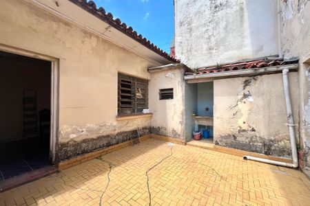 Casa à venda com 180m², 3 quartos e 6 vagas Casa à venda com 180m², 3 quartos e 6 vagasQuintal