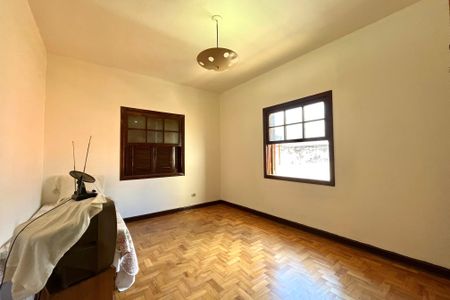 Casa à venda com 180m², 3 quartos e 6 vagas Casa à venda com 180m², 3 quartos e 6 vagasQuarto 3