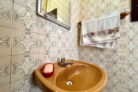 Casa à venda com 180m², 3 quartos e 6 vagas Casa à venda com 180m², 3 quartos e 6 vagasBanheiro Social 2