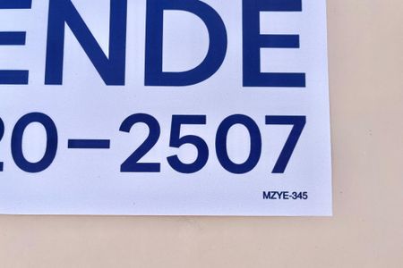 Casa à venda com 180m², 3 quartos e 6 vagas Casa à venda com 180m², 3 quartos e 6 vagasPlaquinha