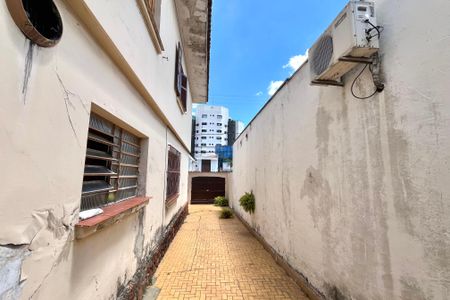 Casa à venda com 180m², 3 quartos e 6 vagas Casa à venda com 180m², 3 quartos e 6 vagasÁrea externa