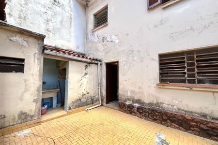 Casa à venda com 180m², 3 quartos e 6 vagas Casa à venda com 180m², 3 quartos e 6 vagasQuintal
