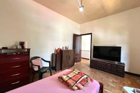 Casa à venda com 180m², 3 quartos e 6 vagas Casa à venda com 180m², 3 quartos e 6 vagasQuarto 1