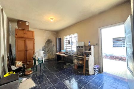 Casa à venda com 180m², 3 quartos e 6 vagas Casa à venda com 180m², 3 quartos e 6 vagasQuarto de Serviço