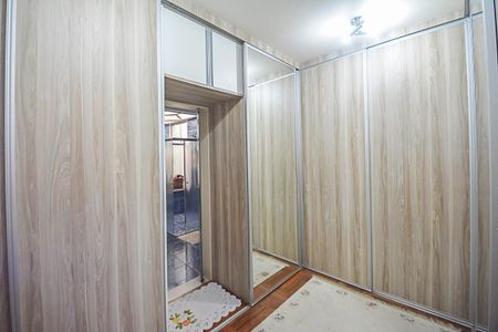 Casa de condomínio à venda com 700m², 5 quartos e 3 vagasCloset da  Suíte 1